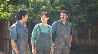 Bukan Sekadar Komedi, Ananta Rispo Tampil Beda dalam First Look Film Ketok Mejik