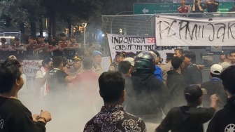Ketegangan Warnai Demo Mahasiswa di Patung Kuda, Niat Bakar Sampah Picu Gesekan dengan Polisi
