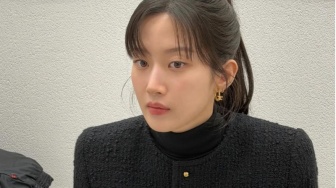 Cozy tapi Tetap Cool, 4 Ide OOTD Edgy Street Casual ala Moon Ga Young