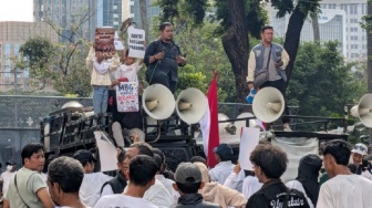 Dua Kubu Massa Berhadapan di Patung Kuda, Saling Adu Argumen soal Program MBG