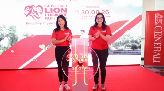 Manajemen Generali Indonesia, Rebecca Tan selaku President Director and CEO (kiri) dan Jong Wie Siu selaku Chief Product Management and Marketing Officer (kanan) saat acara Press Conference Generali Lion Heart Run 2026 di Kantor Pusat Generali Indonesia, Jakarta, Rabu (17/6/2026). [Suara.com/Alfian Winanto] 
