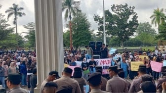 Pro Kontra MBG: Mahasiswa Jakarta Demo Minta Setop, Warga Jambi Minta Lanjut