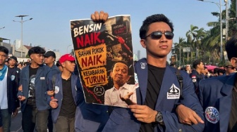 Turun ke Jalan Bawa Tritura, Mahasiswa Trisakti Sasar Istana