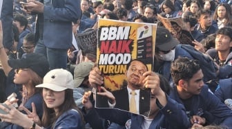 Demo Mahasiswa Kepung DPR Hari Ini, Protes BBM Naik hingga MBG: Skripsi Saja Ada Direvisi!