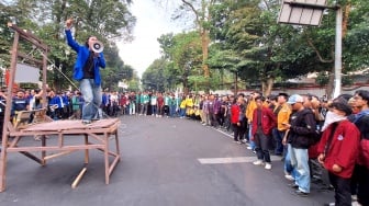 Mahasiswa Bandung Demo Kritik MBG dan Ekonomi, Dedi Mulyadi: Enggak Ada Problem, Sudah Biasa