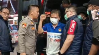 Diangkut Mobil Tahanan ke RS Polri, Roy Suryo Bercelana Pendek, Dokter Tifa Berompi Oranye