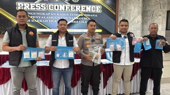 Ibu Rumah Tangga Jadi Pengedar, Ambil 3.453 Paket Sabu di Tong Sampah Minimarket Bojonegara
