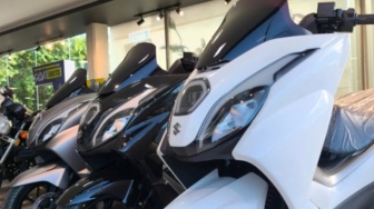 Suzuki Burgman 15 Sudah Ada di Dealer, Skutik Penantang NMAX dengan Layar TFT dan Traction Control