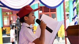 Surat Cinta Siswi SD di Nias Utara untuk Prabowo: Bisa Menabung Berkat MBG