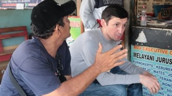 Niat ke Lombok Malah Dibuang ke Terminal Bayangan, WNA Uzbekistan Terlunta-lunta Ditipu Taksi Gelap