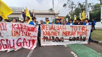 Mahasiswa Kembali Geruduk DPR, Tuntut Evaluasi Total Kabinet Merah Putih