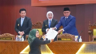 Khofifah Paparkan Realisasi Pendapatan APBD Jatim 2025 Tembus 104,65 Persen