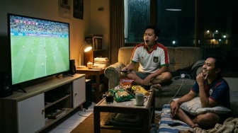 Gen Z Begadang Demi Nonton Piala Dunia: Hobi, Me Time, atau Sekadar FOMO?