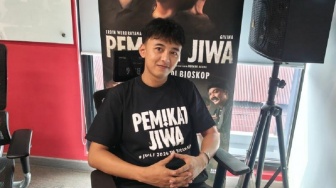 Fajar Nugra Gunakan Pakaian Dalam Wanita untuk Pelet di Film Pemikat Jiwa