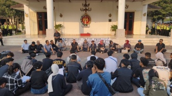 Forum BEM DIY Sindir Demo Pro MBG demi Wajan, Gerindra Tak Muncul dalam Unjukrasa di DPRD