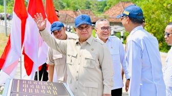 Prabowo: Tak Boleh Ada Daerah Tertinggal karena Jalan Rusak dan Akses Terbatas