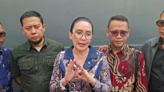 Kawal Sidang Nikita Mirzani, Rieke Diah Pitaloka Cium Aroma 'Paket Kilat' Putusan Kasasi MA
