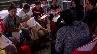 Sejumlah orang tua dan siswa mengikuti kegiatan edukasi keuangan yang diselenggarakan PT Bank Jago Tbk di Kecamatan Selat, Kabupaten Karangasem, Bali, Sabtu (20/6/2026). [handout]