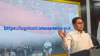 Deputi Bidang Strategi dan Sistem Komunikasi Badan Komunikasi Pemerintah Fahd Pahdepie memberikan keterangan pers untuk membuka jajak pendapat logo HUT ke-81 di Kantor Presiden, Kompleks Istana, Jakarta, Rabu (24/6/2026). [ANTARA FOTO/Galih Pradipta/nz]