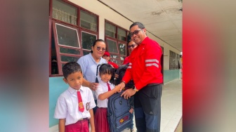 DPM Salurkan Bantuan Tas Sekolah bagi 132 Siswa Berprestasi