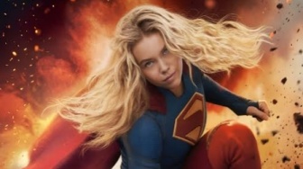 Review Supergirl: Petualangan Kosmik yang Lebih Liar dari Semesta DC Baru