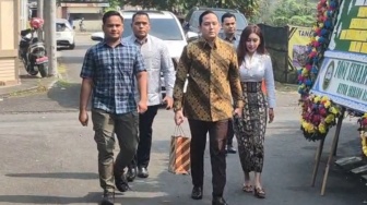 Sespri Presiden Prabowo, Rizky Irmansyah Tiba-tiba Temui Jokowi di Solo