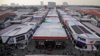 Aktivitas warga saat mengunjungi Jakarta Fair 2026 di Jiexpo Kemayoran, Jakarta, Kamis (25/6/2026). [Suara.com/Alfian Winanto]