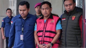 Diduga Terima Suap Ruko dan Miliaran Rupiah, Eks Ketua Ombudsman Hery Susanto Jalani Sidang Perdana