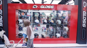 Aktivitas warga saat mengunjungi Jakarta Fair 2026 di Jiexpo Kemayoran, Jakarta, Kamis (25/6/2026). [Suara.com/Alfian Winanto]