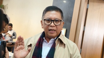 Hasto Singgung Mahasiswa UBK dan Gibran saat Menjawab Tuduhan PDIP Dalang Demo