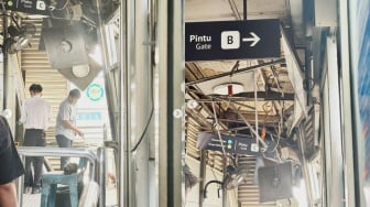 Truk Tabrak Halte Tebet Eco Park hingga Atap Rusak, Transjakarta Pastikan Tetap Beroperasi