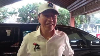 Gaya Jokowi Berbaju PSI, Mulai Blusukan Tiga Hari di Lampung