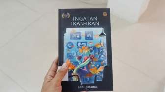 Lian, Ombak, dan Luka yang Disembunyikan: Review Jujur Novel Ingatan Ikan-Ikan