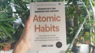 Atomic Habits: Kebiasaan Kecil yang Diam-diam Membentuk Hidupmu