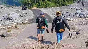 Menyabung Nyawa di Aliran Lahar: Kisah Hendra, Petugas Sensus Ekonomi di Kaki Semeru