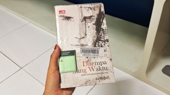 Ditempa Sang Waktu: Berapapun Seringnya, Patah Hati itu Tetap Sakit!