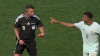 Heboh Video Kylian Mbappe Nyuruh Wasit Kasih Ban Kapten Tchouameni, Ternyata Ini Alasannya