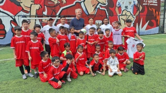 Kunjungi Indonesia, Legenda MU Edwin van der Sar Soroti Masa Depan Skuad Garuda