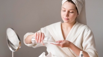 Gak Bikin Jerawat Meradang! Ini 4 Micellar Water untuk Kulit Acne-Prone