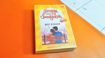 Jingga untuk Sandyakala Part 2: Penutup Manis Perjalanan Panjang Ari-Tari