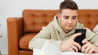 Generasi Z dan Krisis Fokus: Benarkah Media Sosial Penyebab Utamanya?