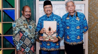 Jutaan Anak Tak Sekolah, Gus Ipul Minta Kepala Daerah Dukung Sekolah Rakyat