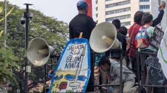 Warga Kampung Bayam Geruduk Balai Kota, Tagih Janji Pramono soal Hunian dan Hak Dasar