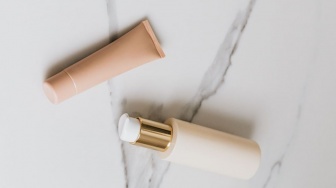 Beda Skin Tint dan Tinted Moisturizer, Mana yang Lebih Cocok untuk Kamu?
