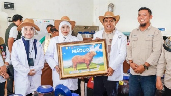 Khofifah Apresiasi BBIB Singosari atas Keberhasilan Produksi Semen Beku Sapi Wagyu dan Belgian Blue