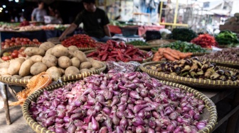 Harga Pangan Hari Ini Berubah! Cabai Turun, Bawang Merah Naik
