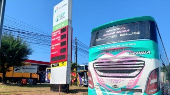 Emosi Mulai Memuncak di Antrean SPBU, Warga Baku Hantam dan Keluarkan Sajam