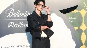 5 Ide OOTD Denim ala Seo In Guk, Pas Banget Buat Gaya Harian!
