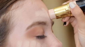 Foundation Stick Merek Apa yang Bagus? Ini 3 Pilihan yang Dipuji Pengguna
