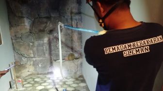 Rumah Eross Sheila On 7 Kemasukan Ular Kobra, Damkar Sleman Evakuasi Tengah Malam